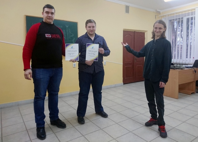 Вручення сертифікатів розробникам гри RepairRunner